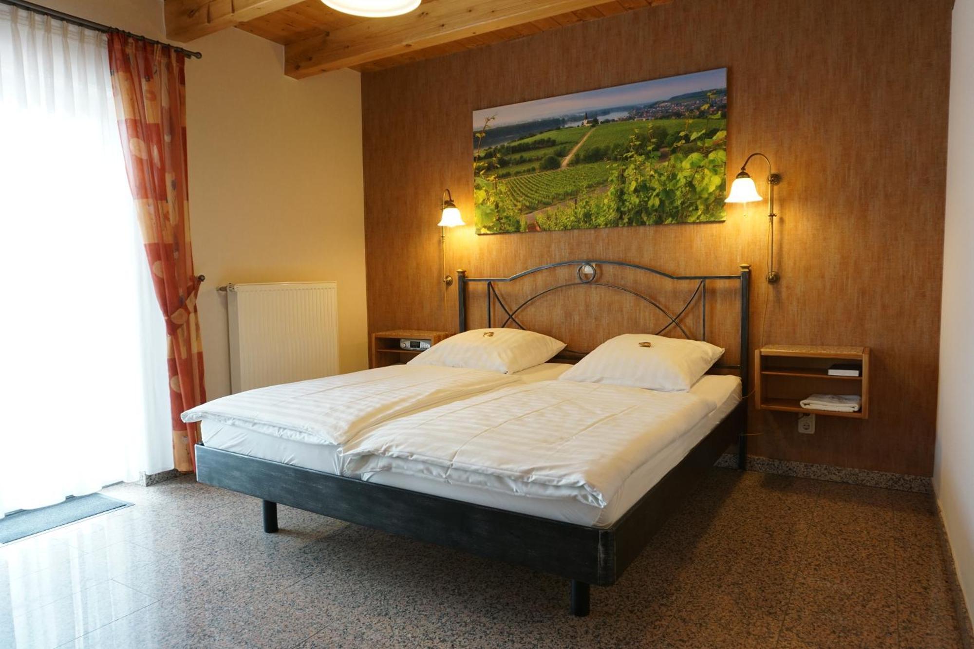 Weingut & Gaestehaus Julianenhof Nierstein Esterno foto