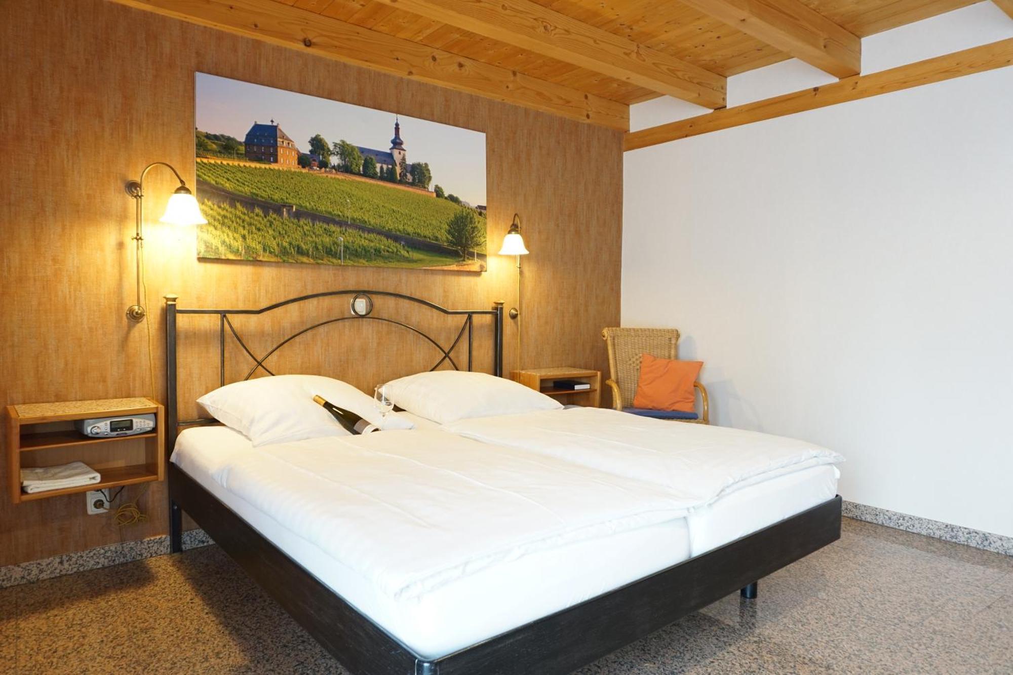 Weingut & Gaestehaus Julianenhof Nierstein Esterno foto